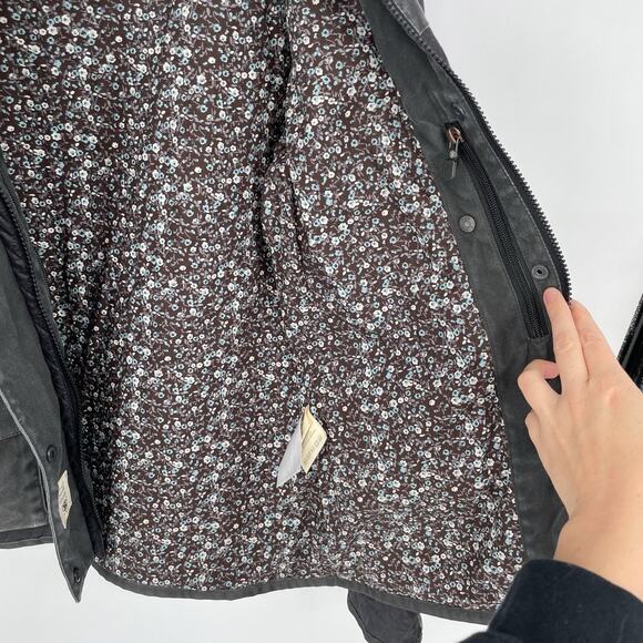 Smith & Wesson Women’s Conceal Carry Range Tracking Jacket Quilted Medium Gun - Picture 5 of 12